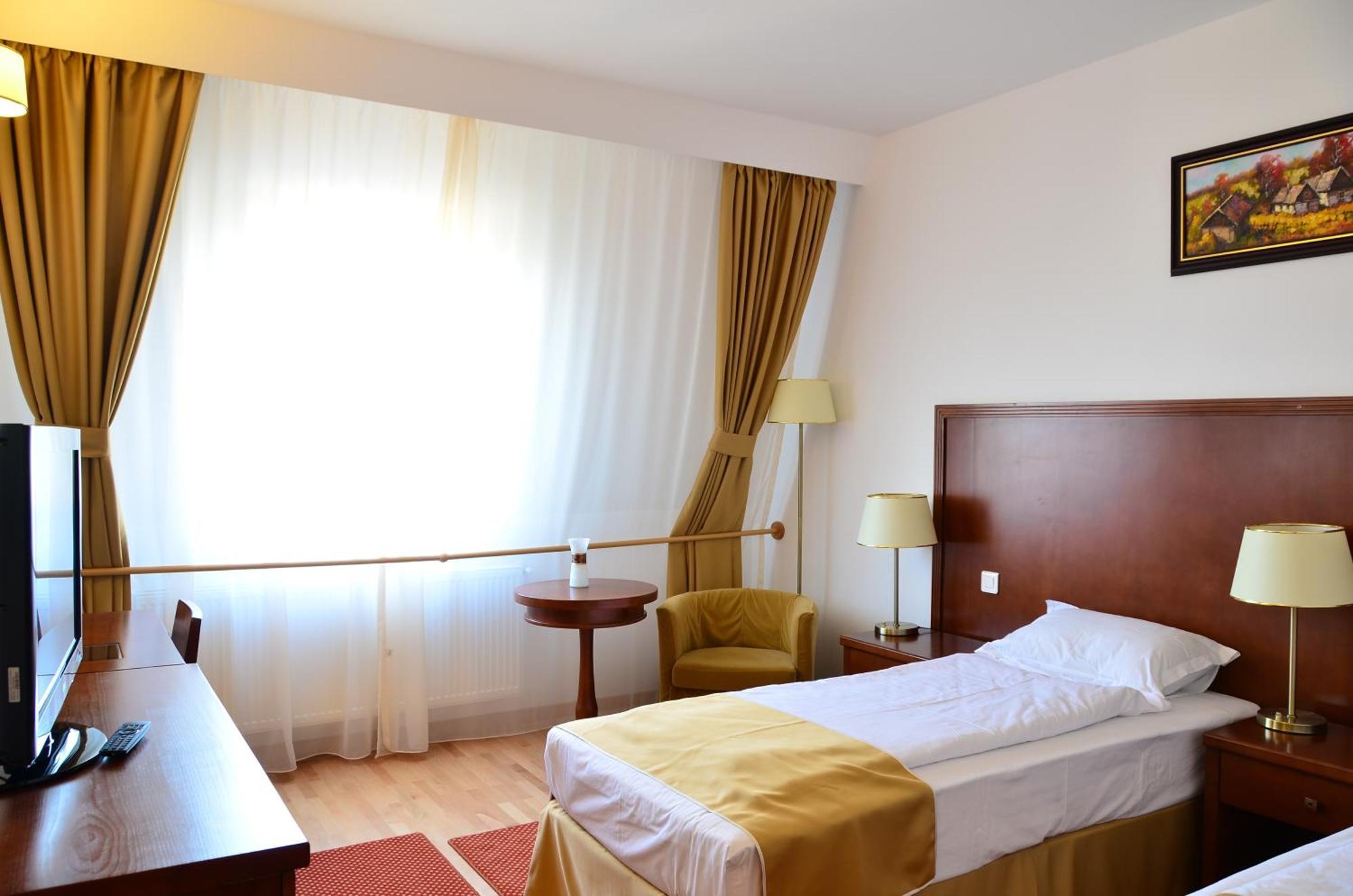 Hotel Miraj Ramnicu Valcea Room photo